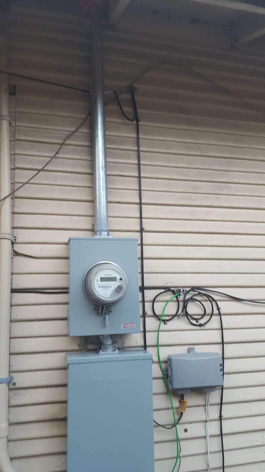 Eaton meter and GE panel installed on lap siding